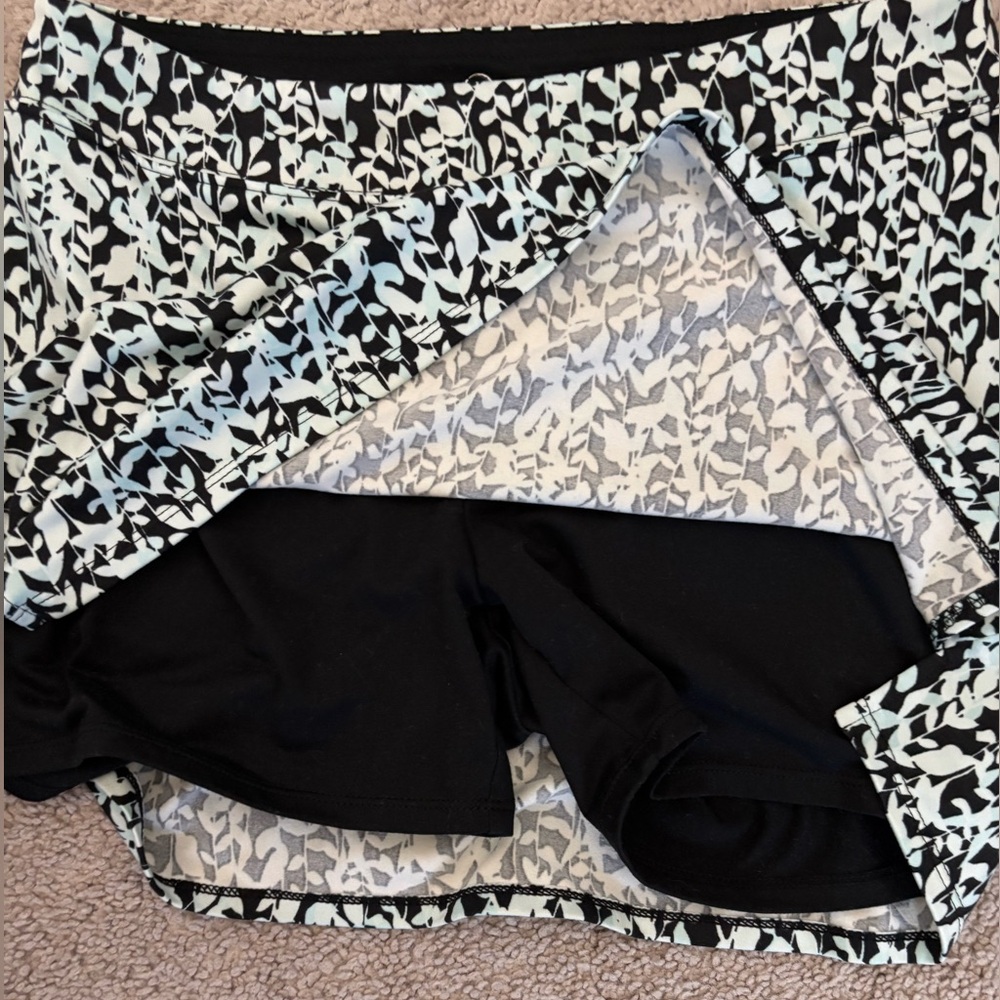 Tranquility Women’s Floral Skort‎ Small - Picture 3 of 3
